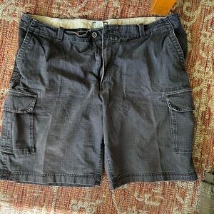 Men’s Izod Cargo Shorts -Size 42 Waist.